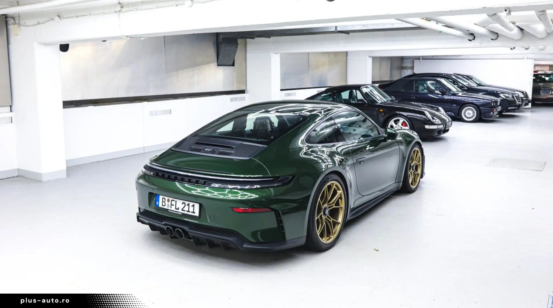 PORSCHE 992.2 GT3 Touring 4 Seats Manual Oakgreen LIFT