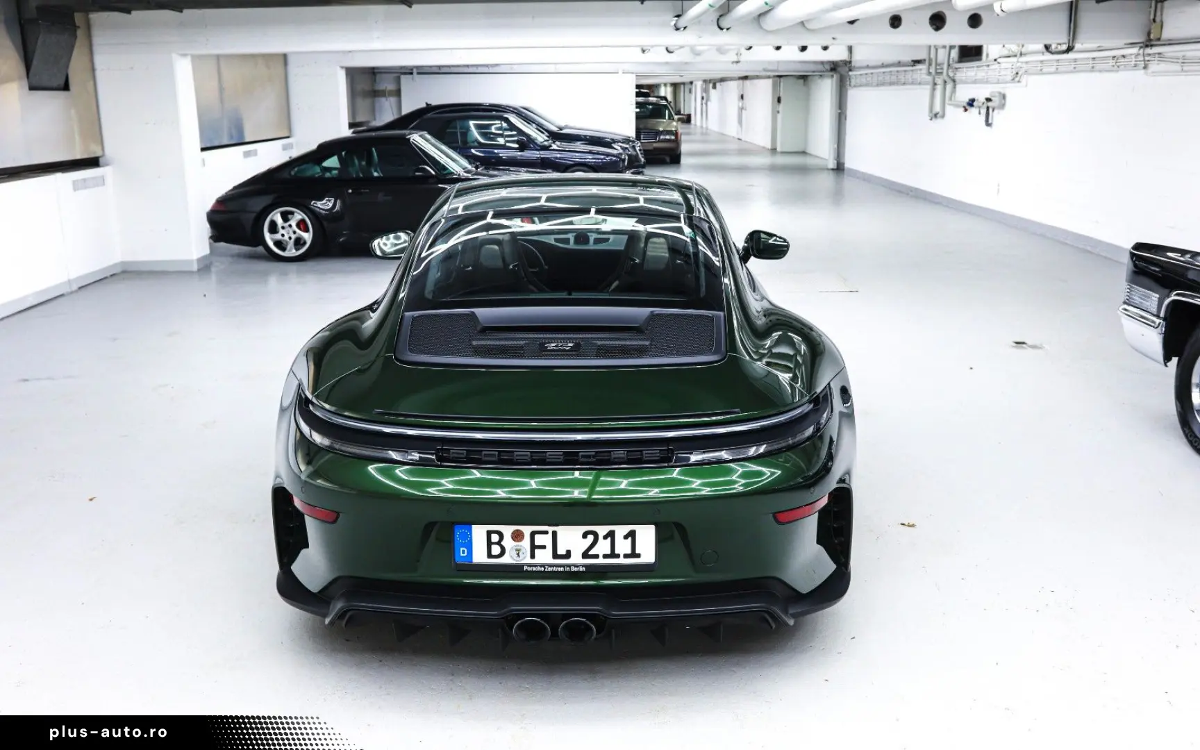 PORSCHE 992.2 GT3 Touring 4 Seats Manual Oakgreen LIFT