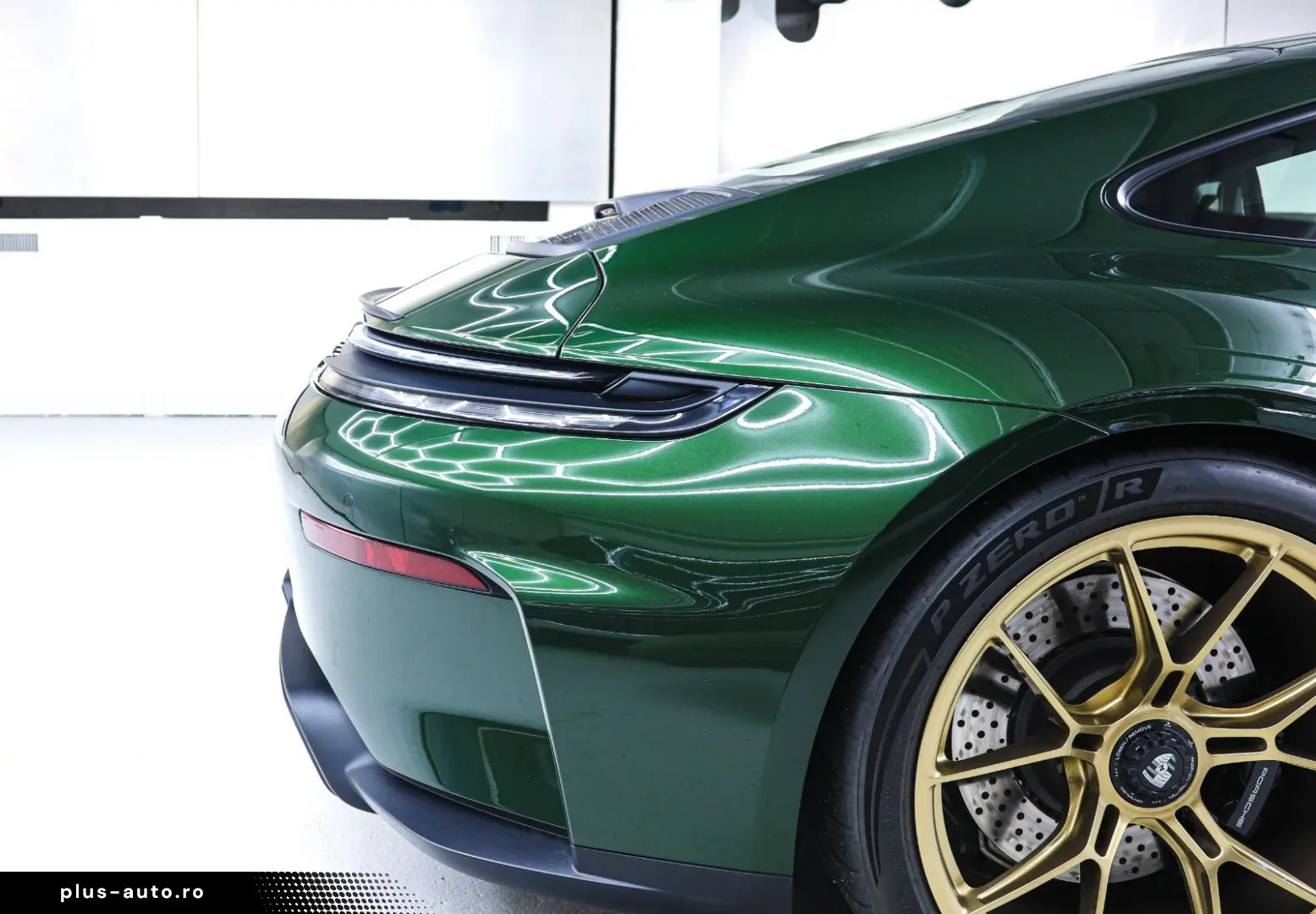 PORSCHE 992.2 GT3 Touring 4 Seats Manual Oakgreen LIFT