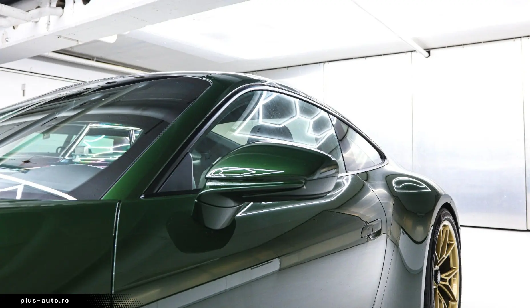 PORSCHE 992.2 GT3 Touring 4 Seats Manual Oakgreen LIFT