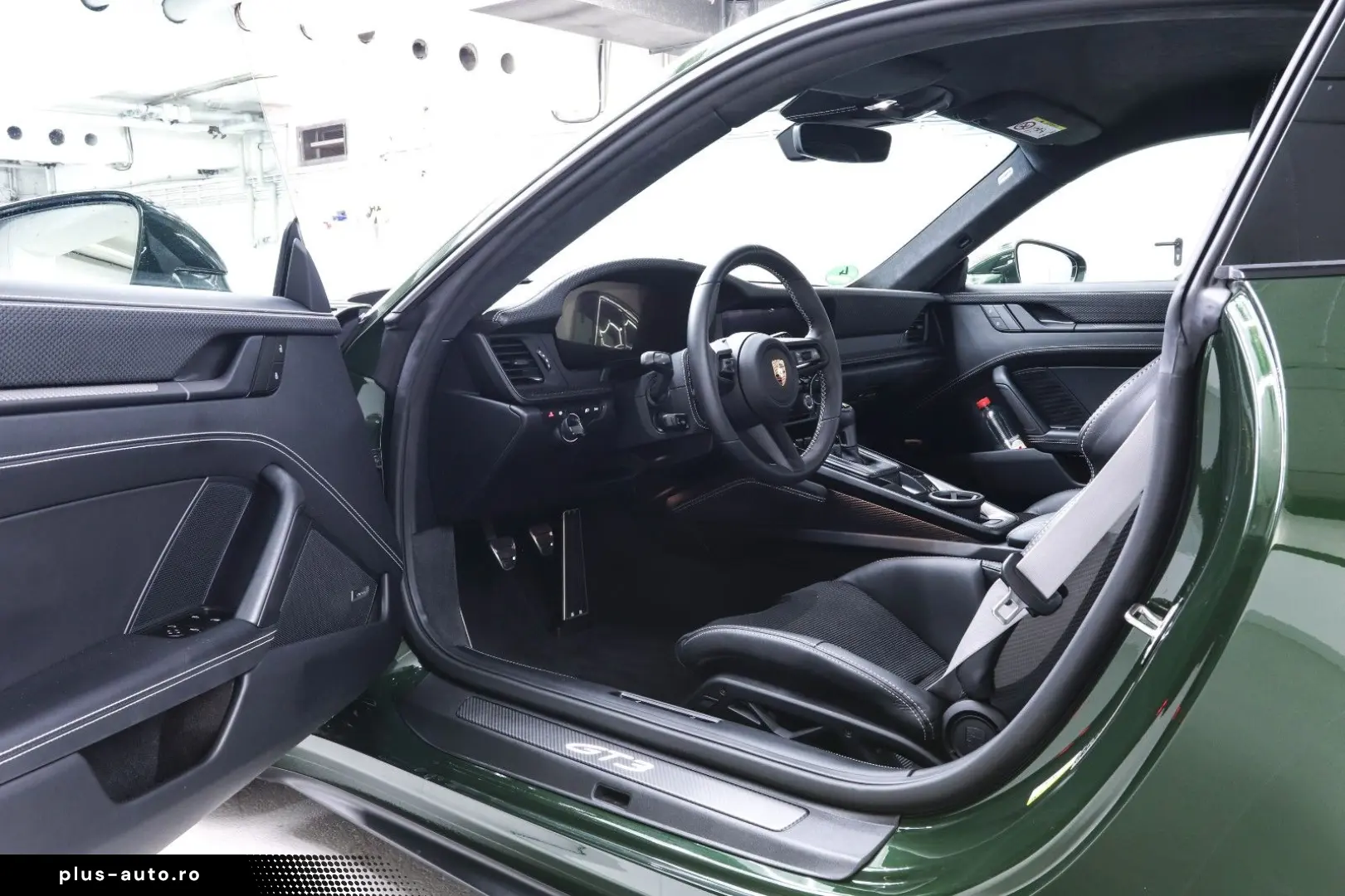 PORSCHE 992.2 GT3 Touring 4 Seats Manual Oakgreen LIFT