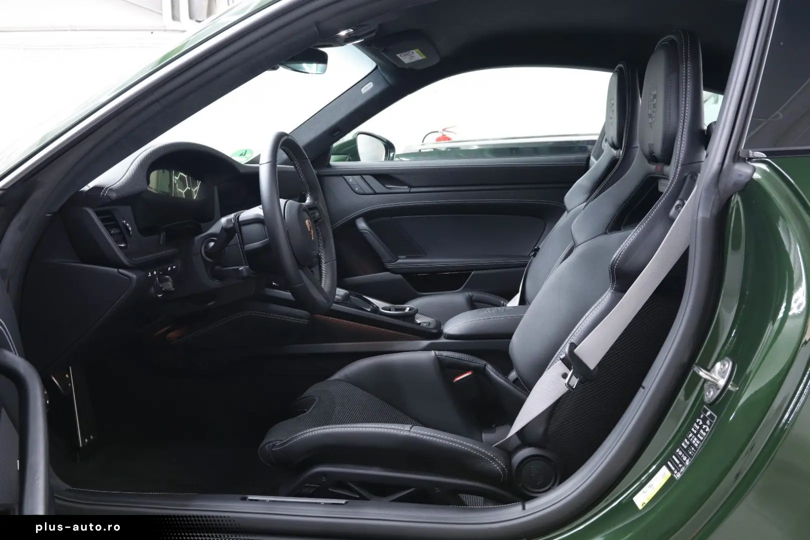 PORSCHE 992.2 GT3 Touring 4 Seats Manual Oakgreen LIFT