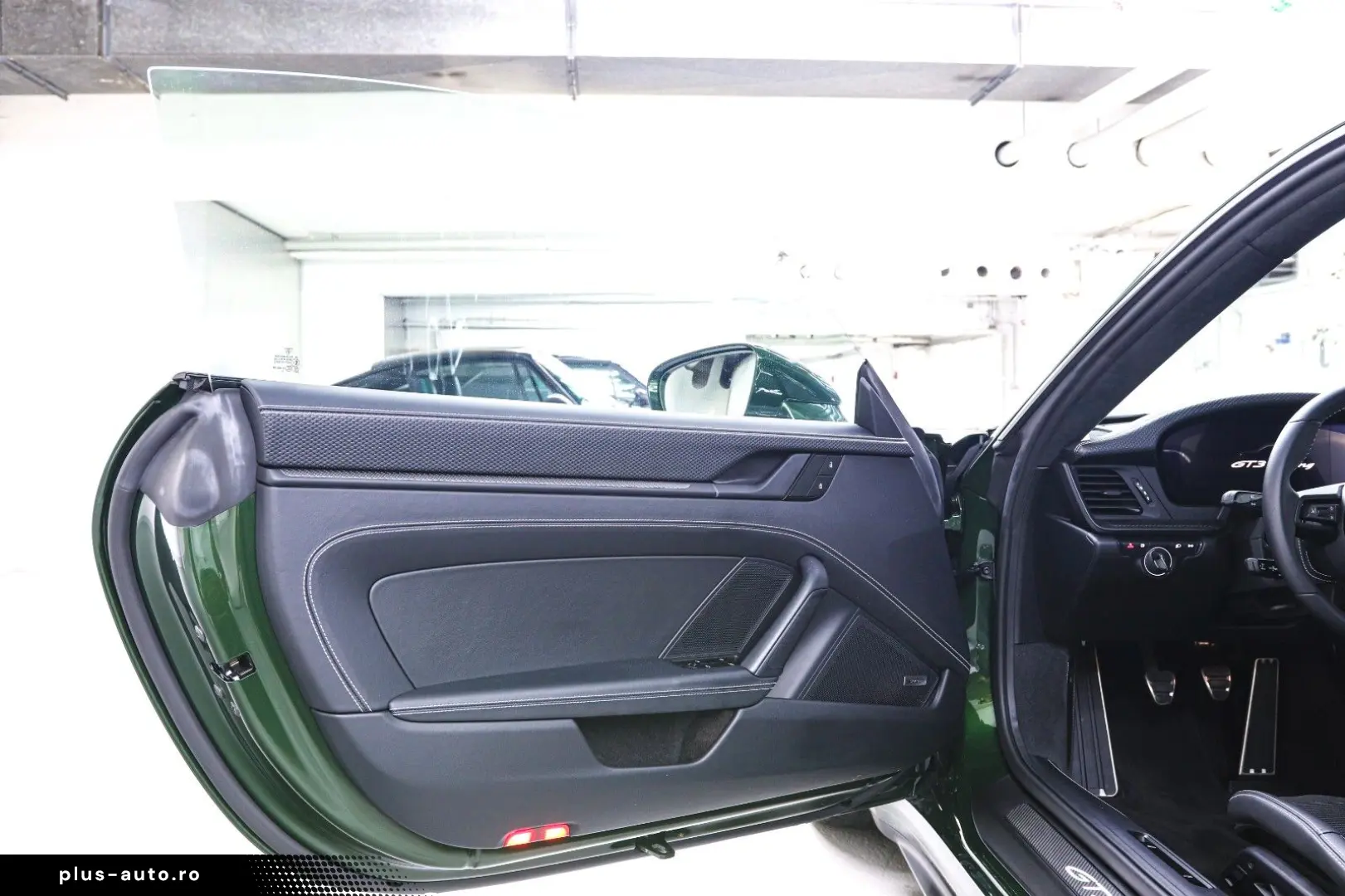 PORSCHE 992.2 GT3 Touring 4 Seats Manual Oakgreen LIFT