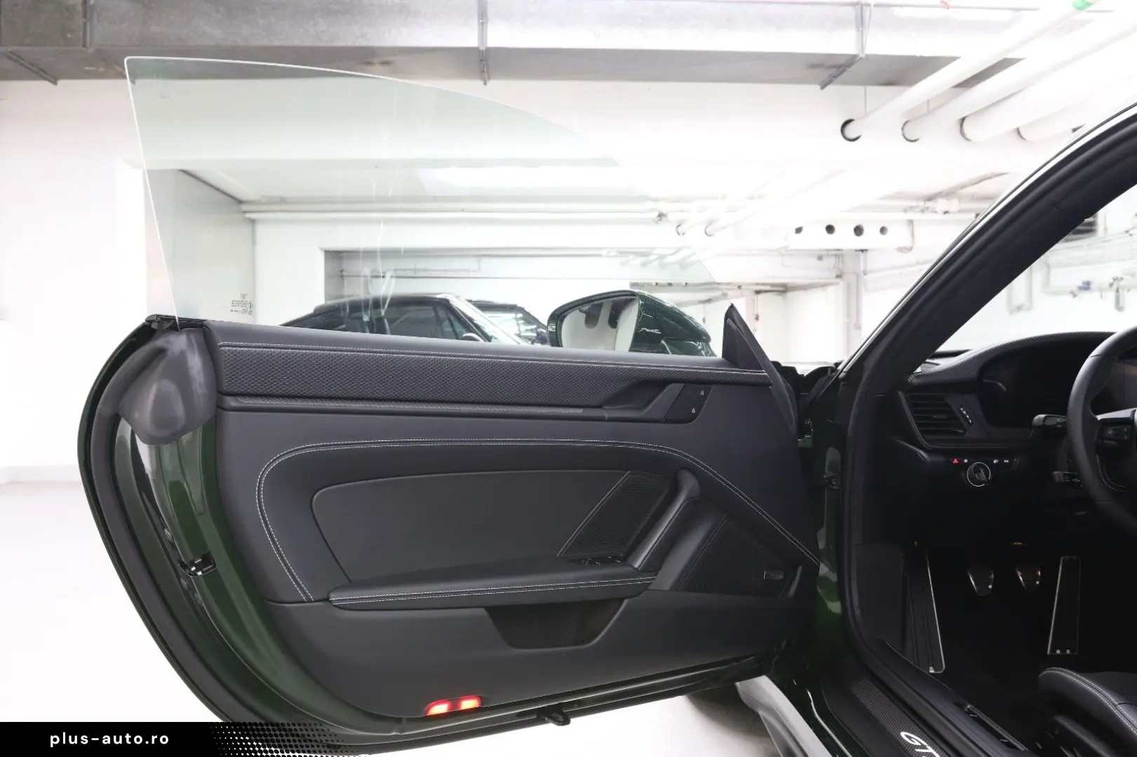 PORSCHE 992.2 GT3 Touring 4 Seats Manual Oakgreen LIFT