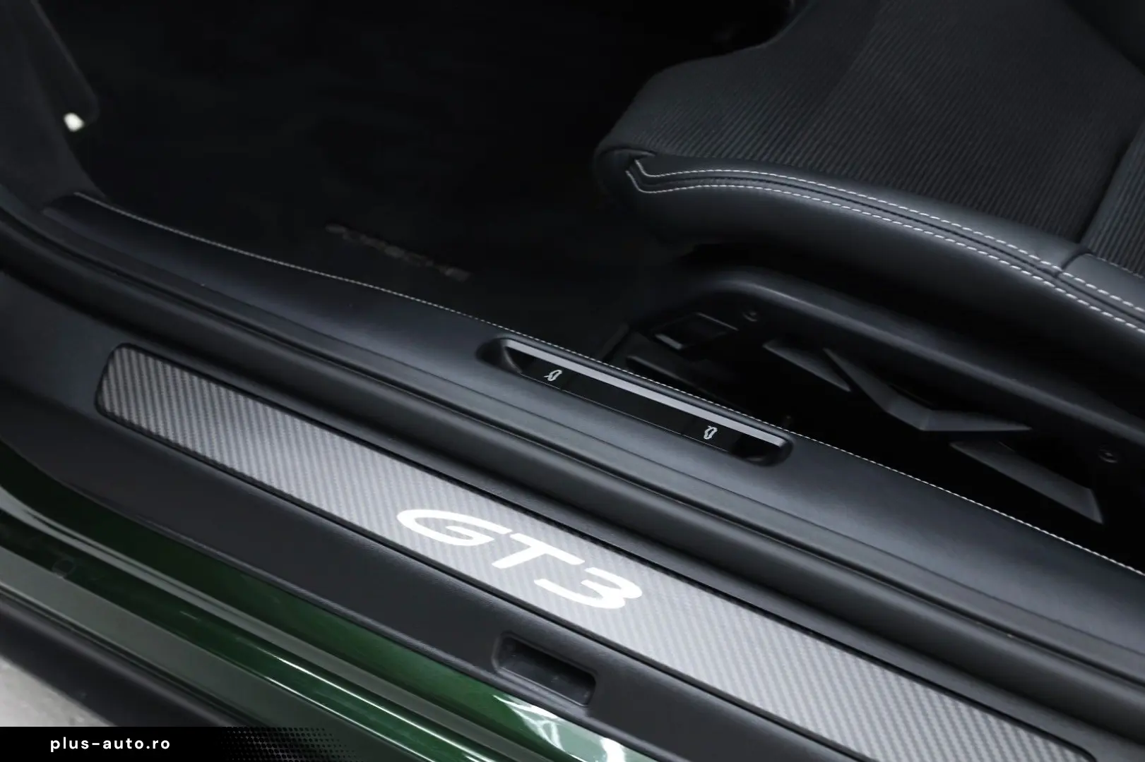 PORSCHE 992.2 GT3 Touring 4 Seats Manual Oakgreen LIFT