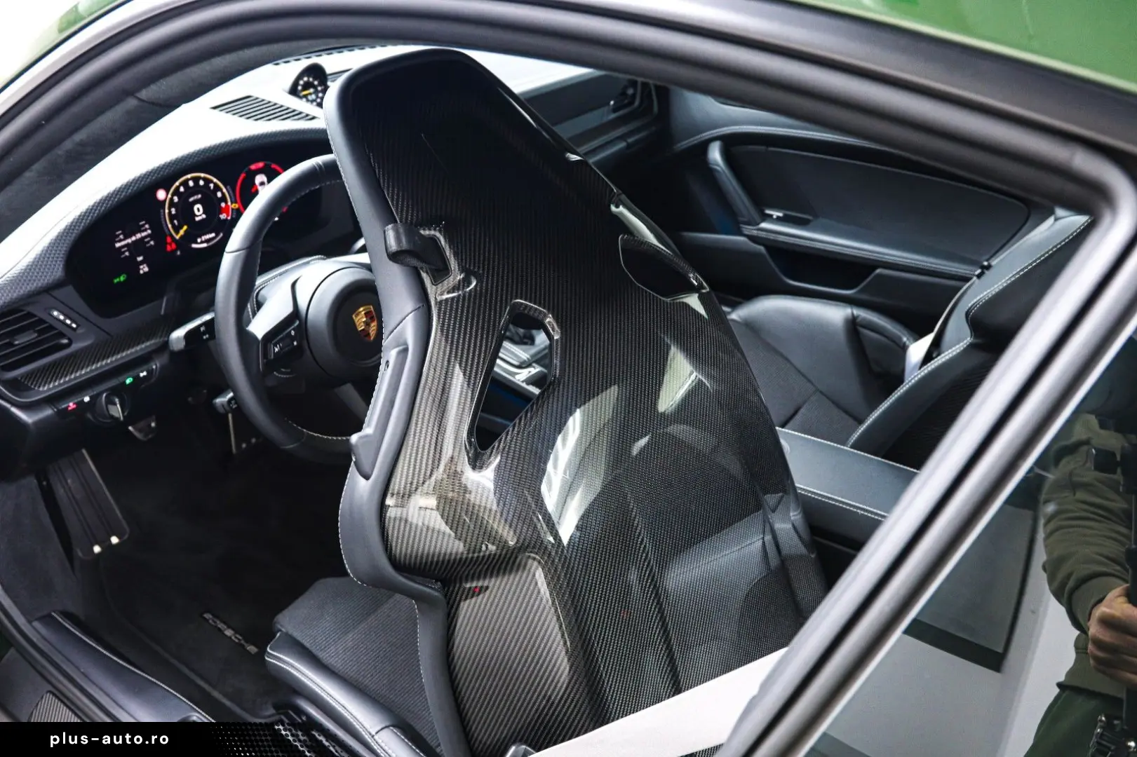 PORSCHE 992.2 GT3 Touring 4 Seats Manual Oakgreen LIFT