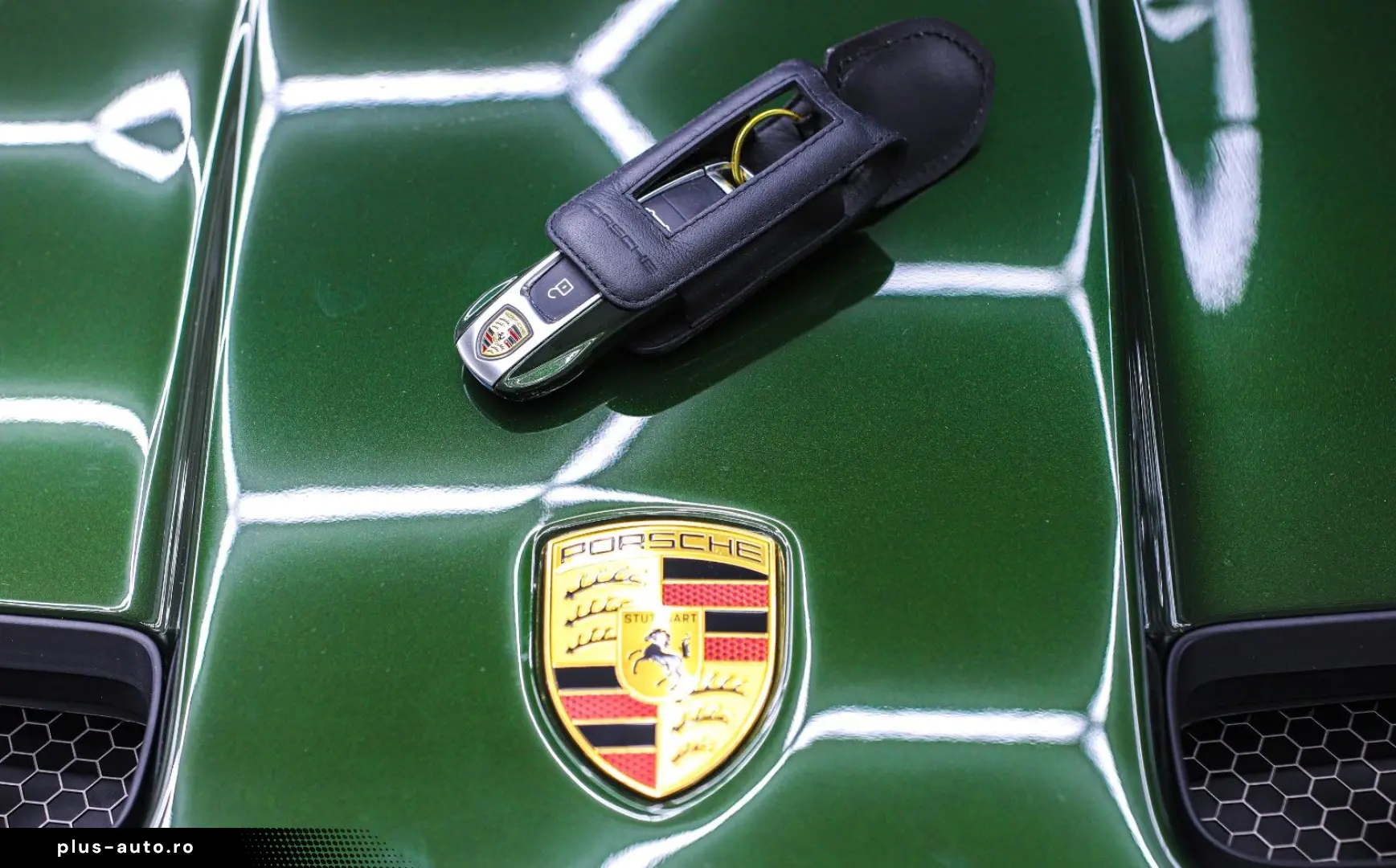 PORSCHE 992.2 GT3 Touring 4 Seats Manual Oakgreen LIFT