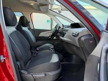 Citroen C4-Grand-Space-Tourer