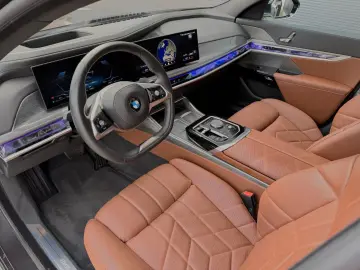 BMW 740d xDrive Lounge Seating TV Pano Sky Lounge