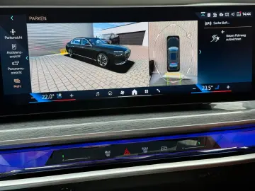 BMW 740d xDrive Lounge Seating TV Pano Sky Lounge