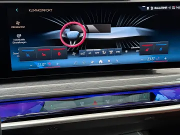 BMW 740d xDrive Lounge Seating TV Pano Sky Lounge