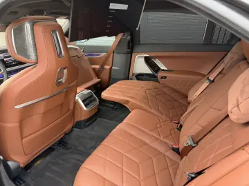 BMW 740d xDrive Lounge Seating TV Pano Sky Lounge