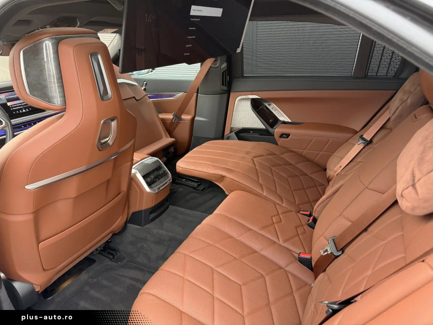 BMW 740d xDrive Lounge Seating TV Pano Sky Lounge