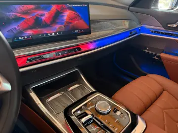 BMW 740d xDrive Lounge Seating TV Pano Sky Lounge