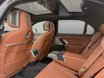 BMW 740d xDrive Lounge Seating TV Pano Sky Lounge