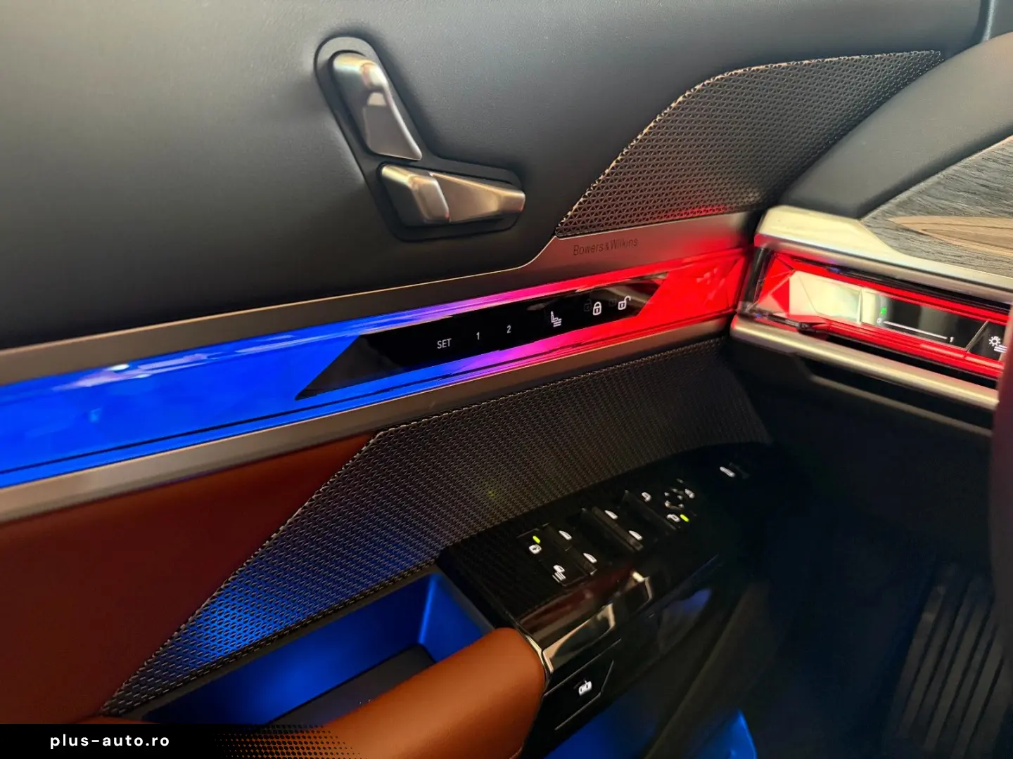 BMW 740d xDrive Lounge Seating TV Pano Sky Lounge