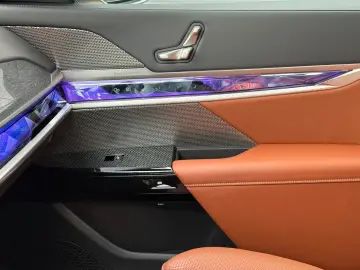 BMW 740d xDrive Lounge Seating TV Pano Sky Lounge