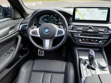 BMW 530 e M Sport Pro M Sitze 360 Head Distr H&K SD