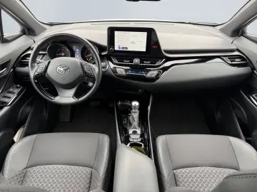 TOYOTA C-HR 2.0 Hybrid Team D