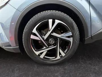 TOYOTA C-HR 2.0 Hybrid Team D