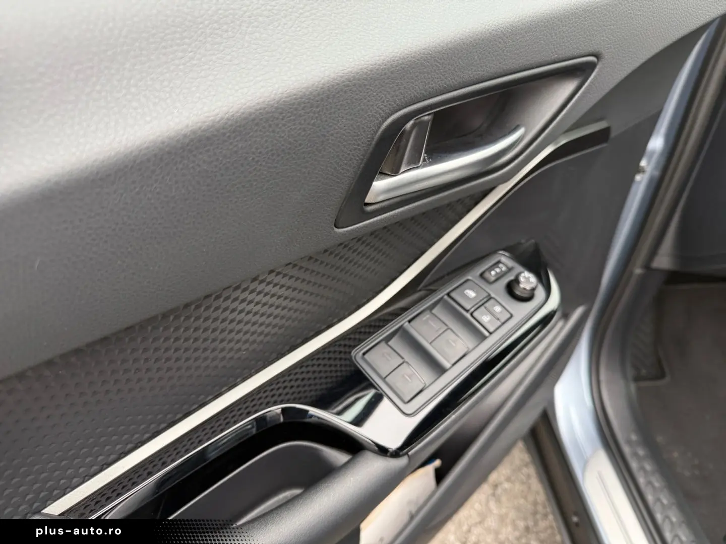 TOYOTA C-HR 2.0 Hybrid Team D