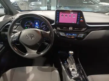 TOYOTA C-HR 2.0 Hybrid Team D