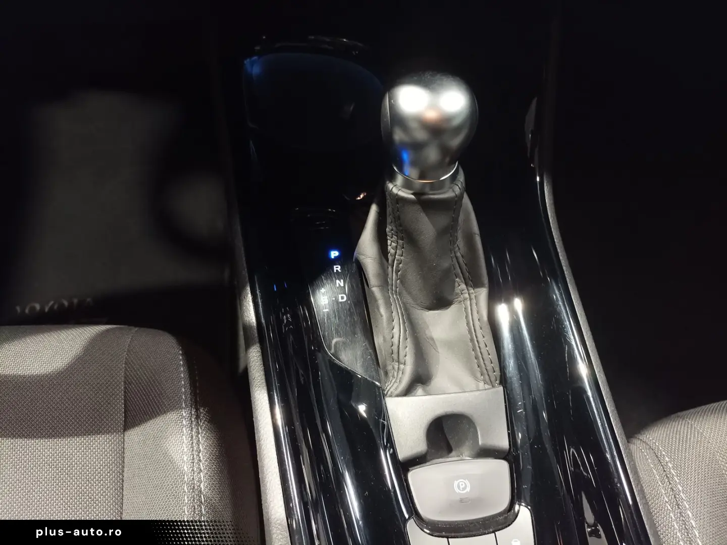 TOYOTA C-HR 2.0 Hybrid Team D