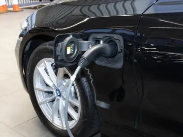 BMW 320e HK HiFi DAB ACC   Stop&Go Klimaaut. Shz