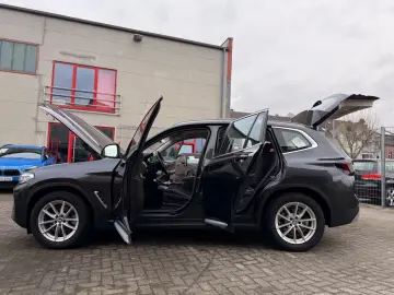 BMW X3 xDrive 20 d LEDER NAVI AUTOMATIK NEUES MODELL