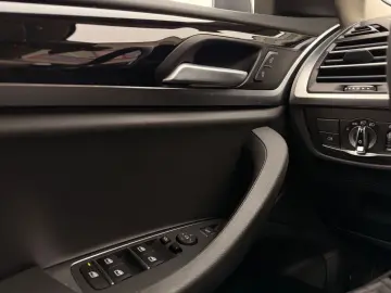 BMW X3 xDrive 20 d LEDER NAVI AUTOMATIK NEUES MODELL