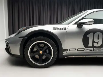 Porsche 992 911 Dakar
