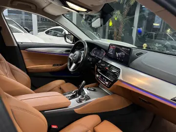 BMW 520d xDrive Luxury Line LASER LIVE-COCKPIT 1.HD