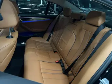 BMW 520d xDrive Luxury Line LASER LIVE-COCKPIT 1.HD