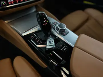BMW 520d xDrive Luxury Line LASER LIVE-COCKPIT 1.HD