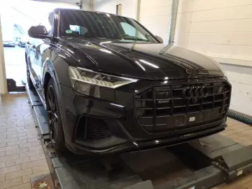 AUDI Q8 55 TFSIe 2 x S line  competition  Air  Assist