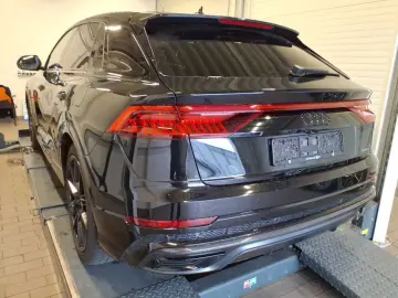 AUDI Q8 55 TFSIe 2 x S line  competition  Air  Assist
