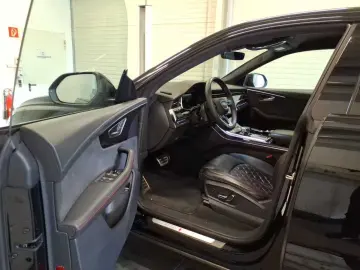 AUDI Q8 55 TFSIe 2 x S line  competition  Air  Assist