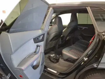 AUDI Q8 55 TFSIe 2 x S line  competition  Air  Assist