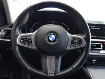 BMW 320d xDrive Touring  AUTOMATIK LED LIVE COCKPIT