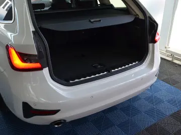 BMW 320d xDrive Touring  AUTOMATIK LED LIVE COCKPIT