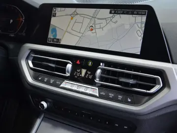 BMW 320d xDrive Touring  AUTOMATIK LED LIVE COCKPIT
