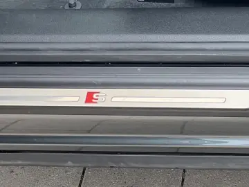 AUDI Q5 40 TDI quattro S-tronic S-line AHK LED RFK