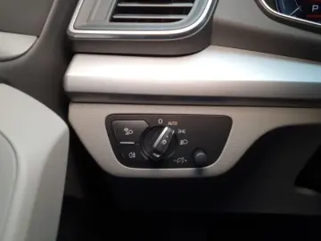 AUDI Q5 50 TFSI e quattro S tronic S line Navi LED