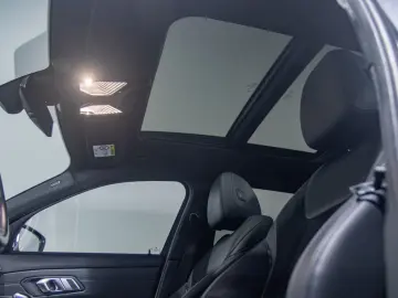 BMW 320d Touring xDrive M Sport HUD Pano Laser ACC