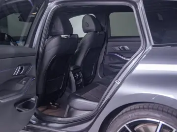 BMW 320d Touring xDrive M Sport HUD Pano Laser ACC