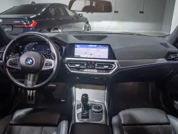 BMW 320d Touring xDrive M Sport HUD Pano Laser ACC