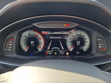 AUDI Q8 55 TFSI qu S line MATRIX PANO Luft AHK B&O