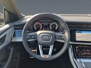 AUDI Q8 55 TFSI qu S line MATRIX PANO Luft AHK B&O