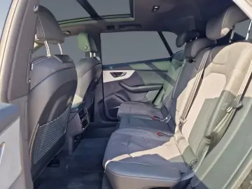 AUDI Q8 55 TFSI qu S line MATRIX PANO Luft AHK B&O