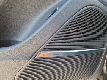 AUDI Q8 55 TFSI qu S line MATRIX PANO Luft AHK B&O